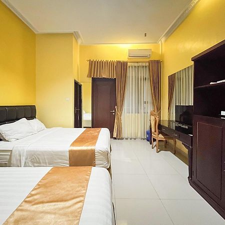 Kartika Hotel Syariah Pacitan Mitra Reddoorz Экстерьер фото