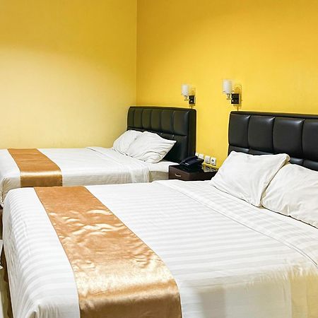 Kartika Hotel Syariah Pacitan Mitra Reddoorz Экстерьер фото