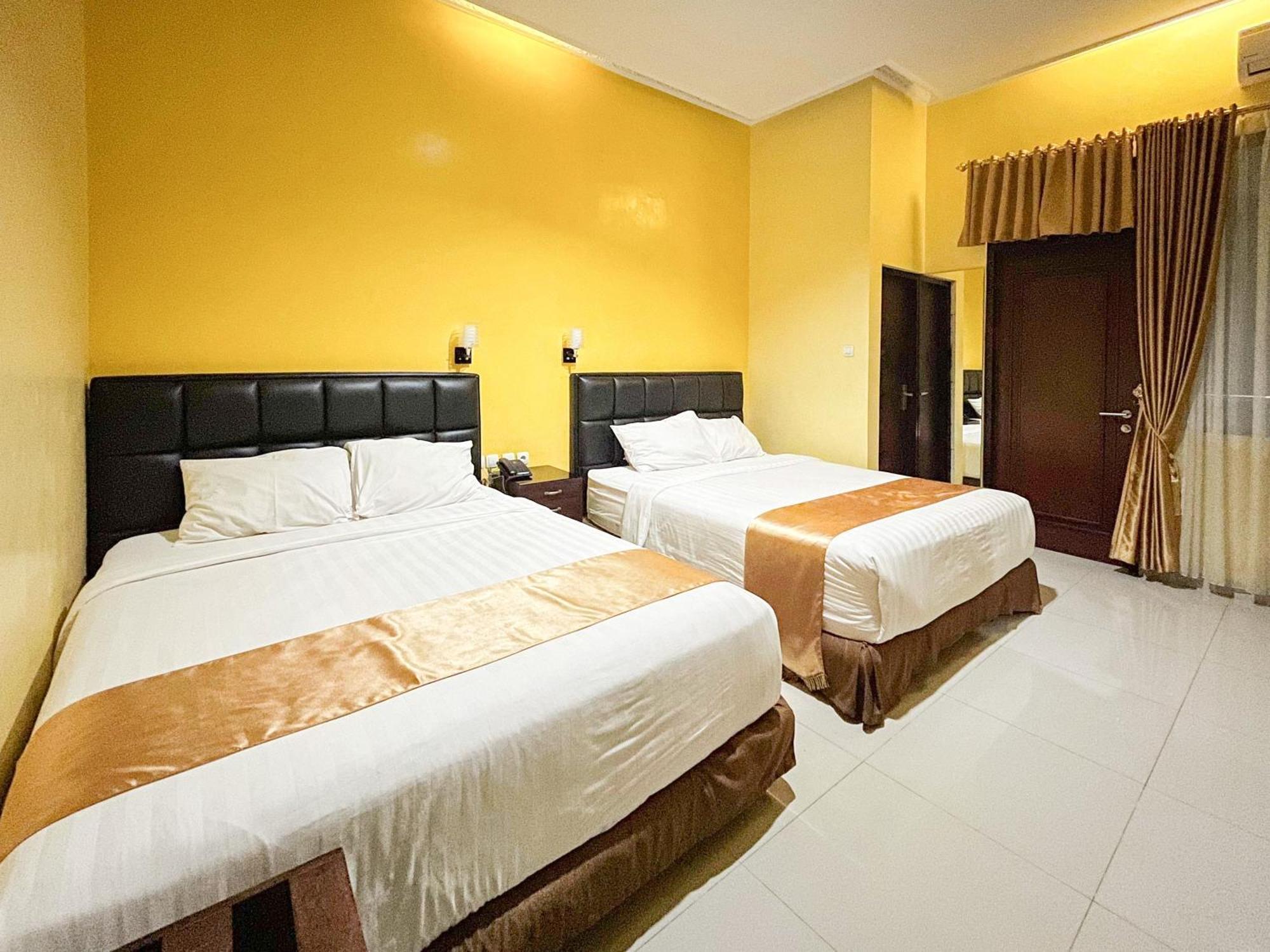 Kartika Hotel Syariah Pacitan Mitra Reddoorz Экстерьер фото