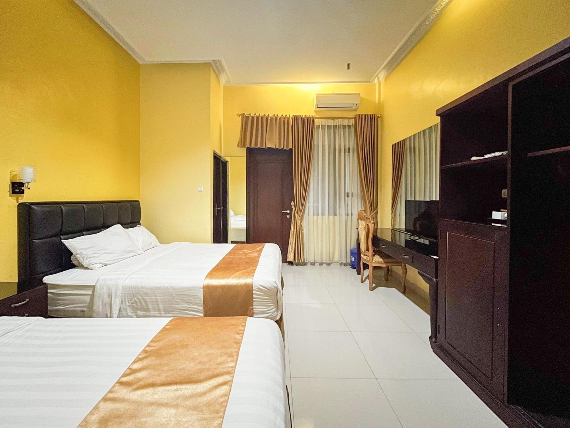 Kartika Hotel Syariah Pacitan Mitra Reddoorz Экстерьер фото