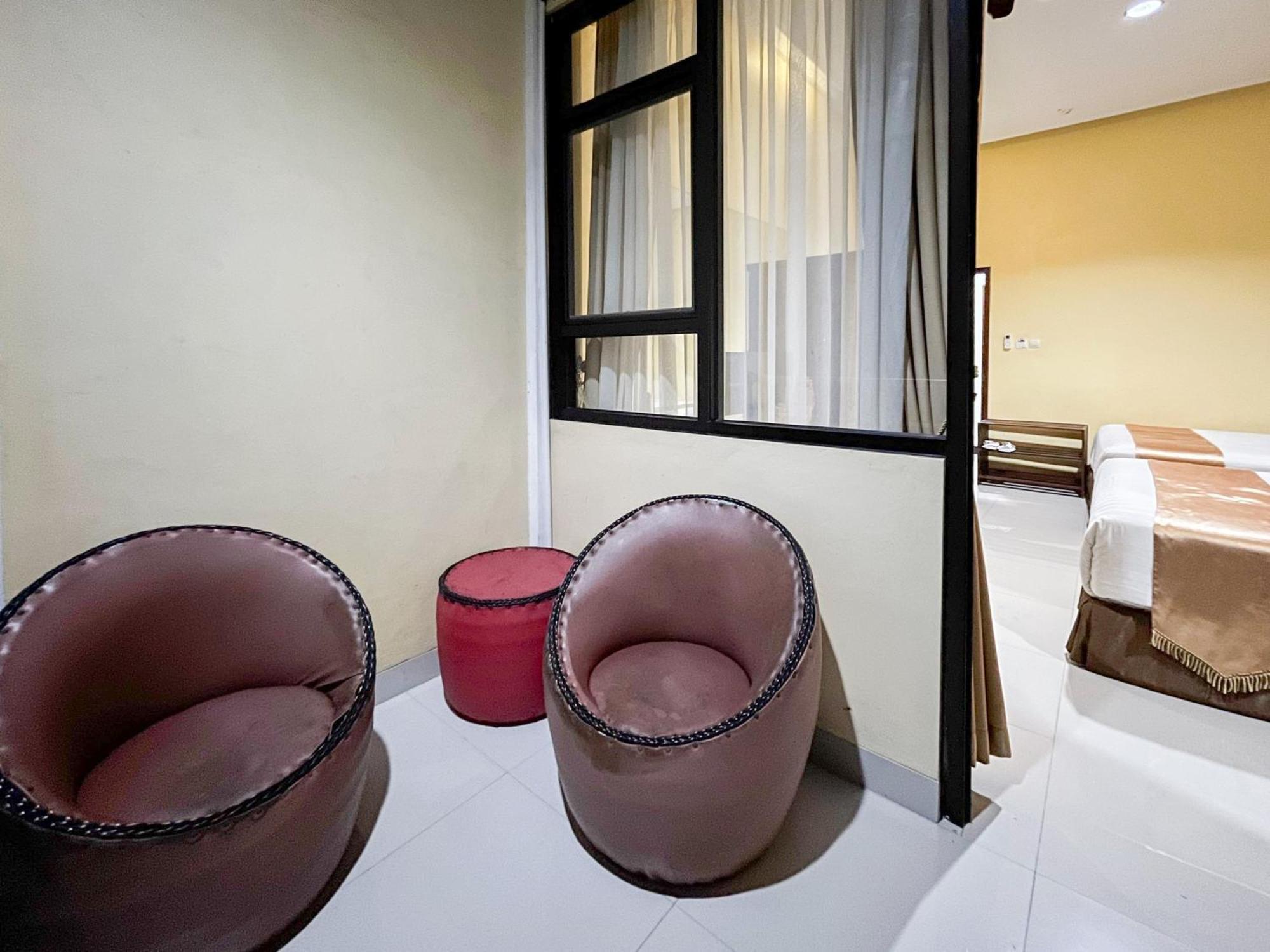 Kartika Hotel Syariah Pacitan Mitra Reddoorz Экстерьер фото