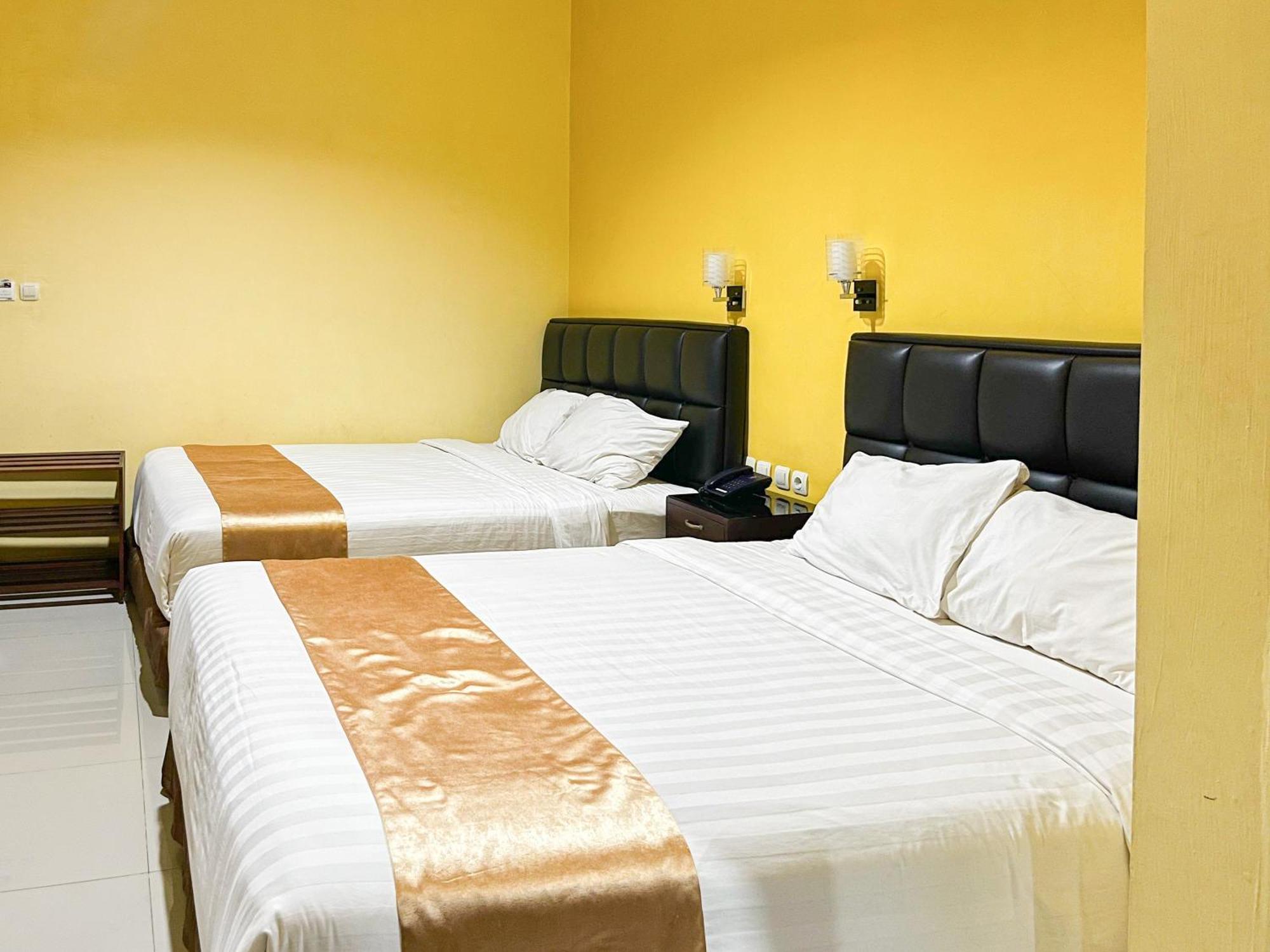 Kartika Hotel Syariah Pacitan Mitra Reddoorz Экстерьер фото