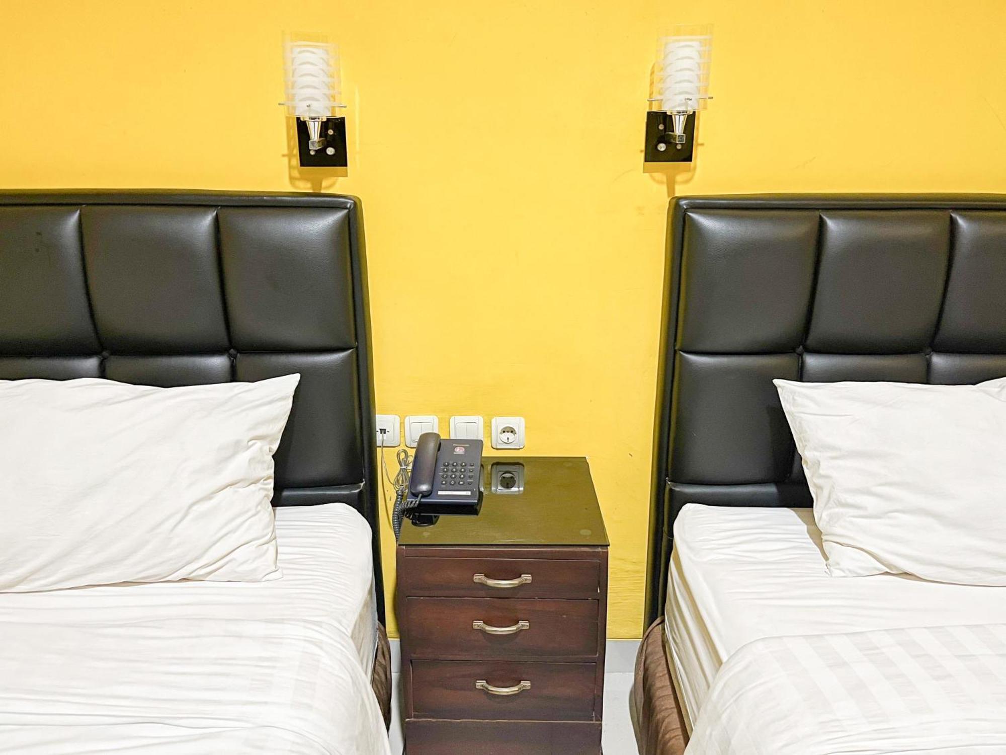 Kartika Hotel Syariah Pacitan Mitra Reddoorz Экстерьер фото