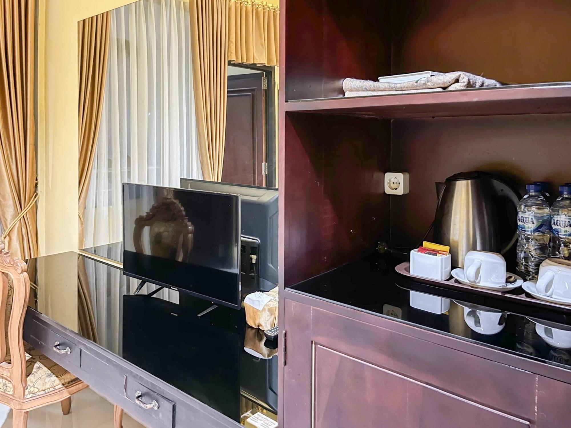 Kartika Hotel Syariah Pacitan Mitra Reddoorz Экстерьер фото