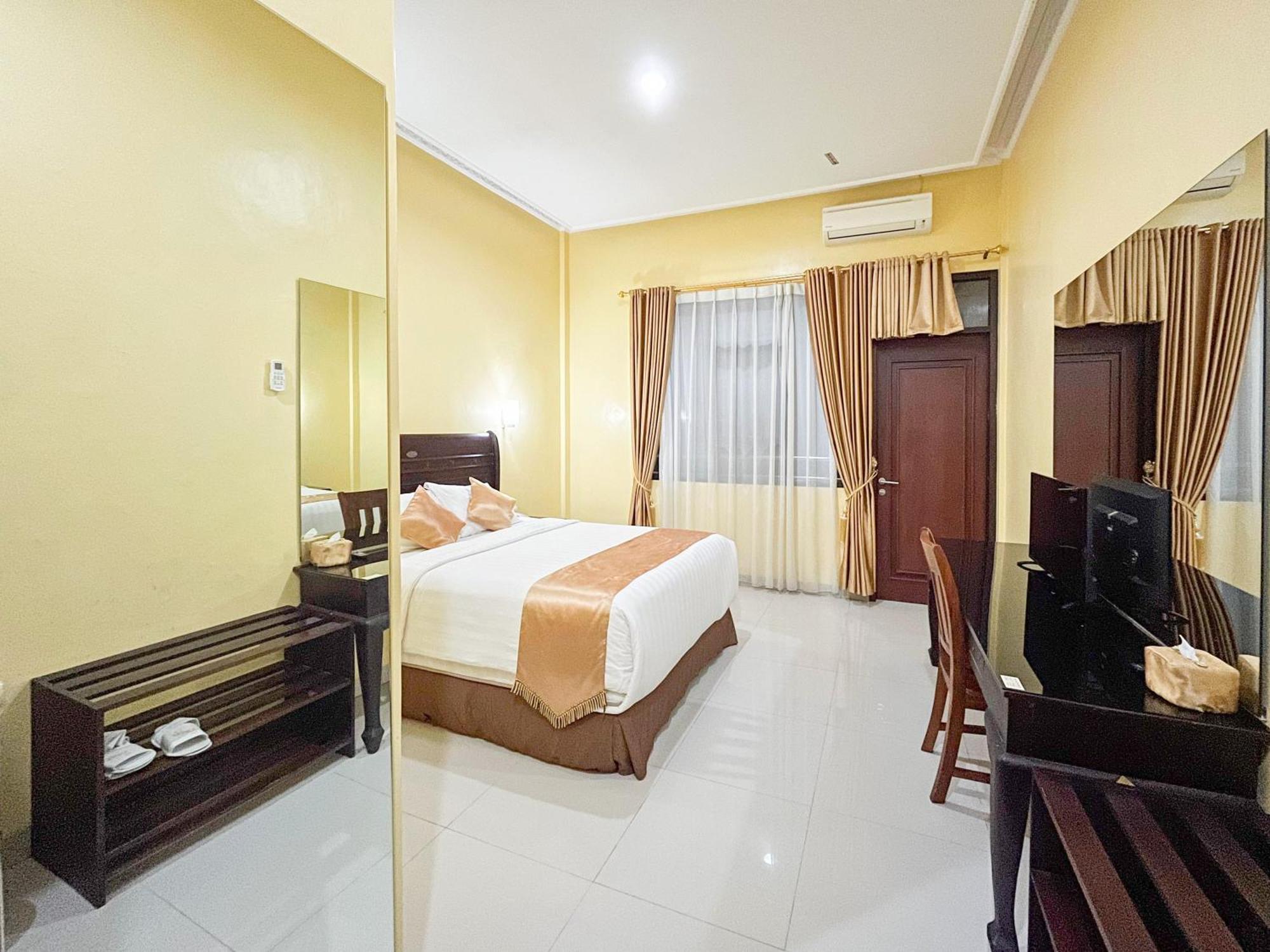 Kartika Hotel Syariah Pacitan Mitra Reddoorz Экстерьер фото