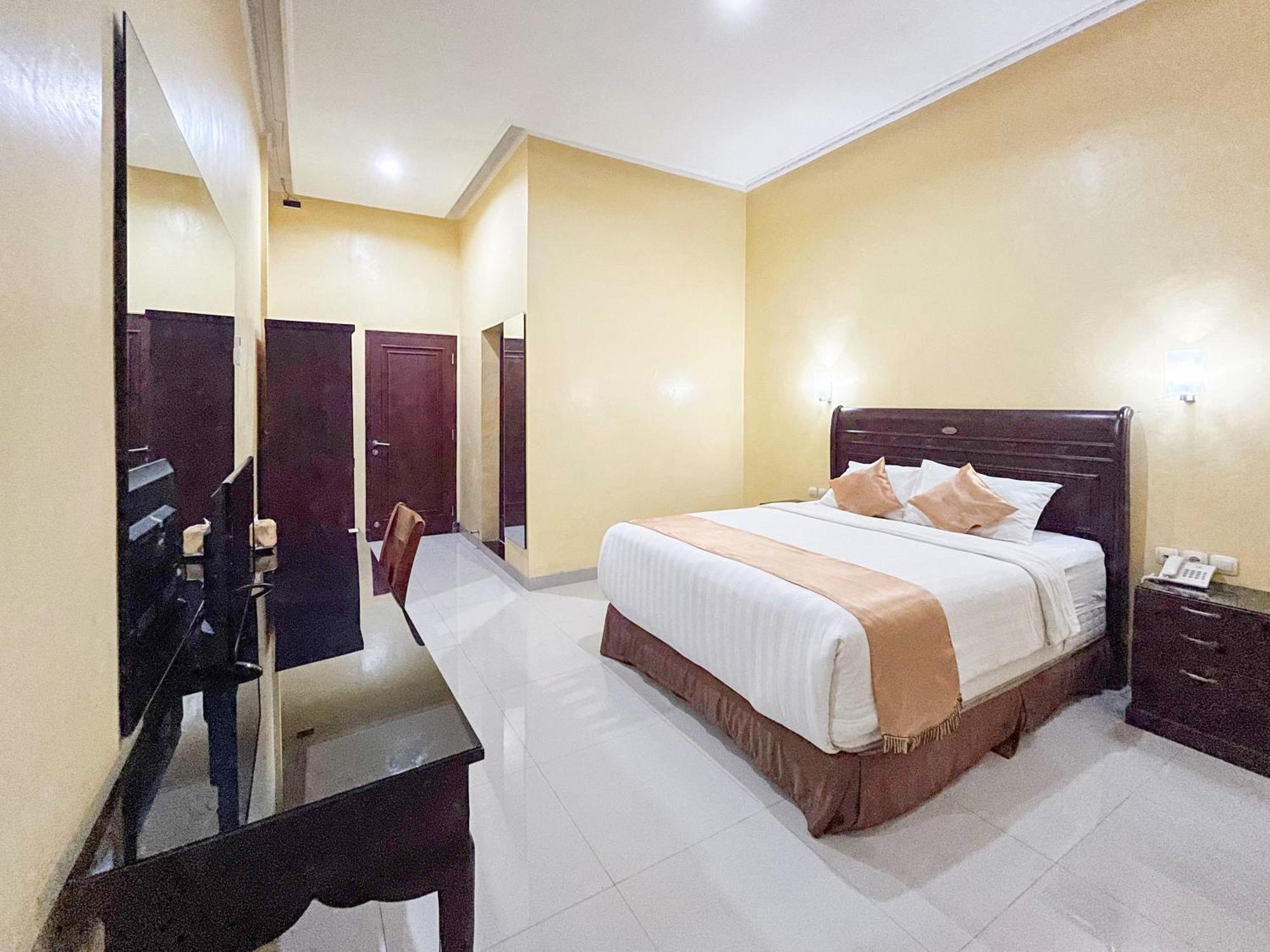 Kartika Hotel Syariah Pacitan Mitra Reddoorz Экстерьер фото