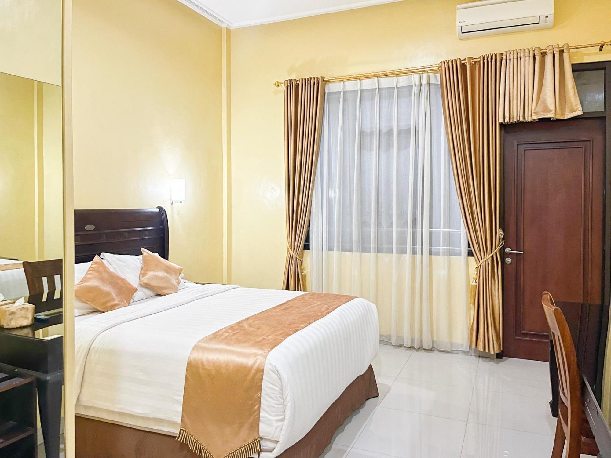 Kartika Hotel Syariah Pacitan Mitra Reddoorz Экстерьер фото