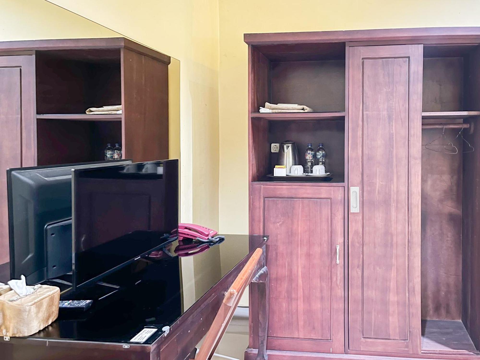 Kartika Hotel Syariah Pacitan Mitra Reddoorz Экстерьер фото