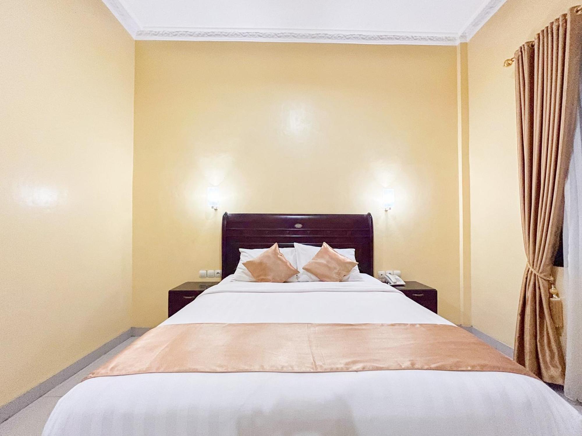 Kartika Hotel Syariah Pacitan Mitra Reddoorz Экстерьер фото