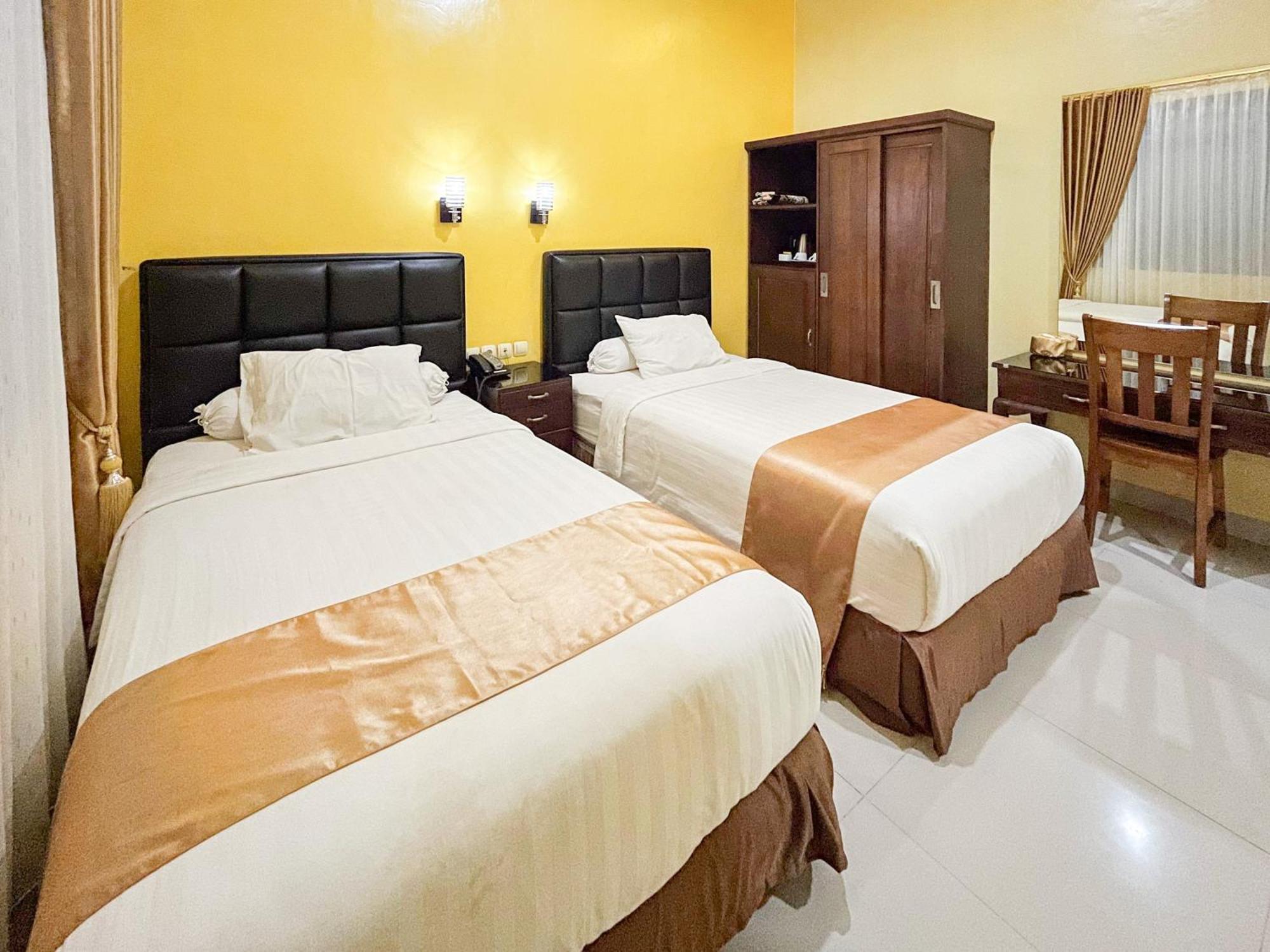 Kartika Hotel Syariah Pacitan Mitra Reddoorz Экстерьер фото