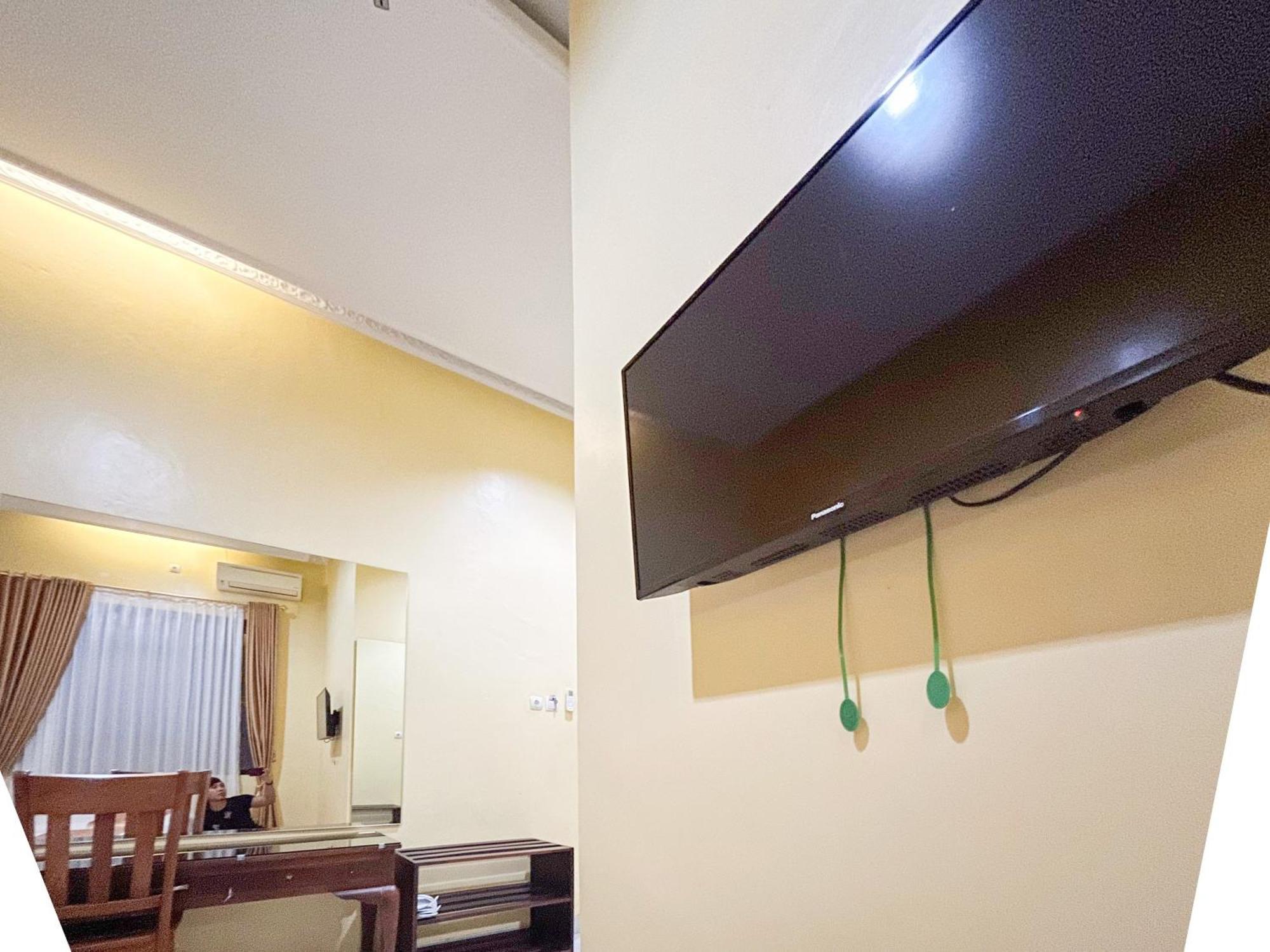 Kartika Hotel Syariah Pacitan Mitra Reddoorz Экстерьер фото