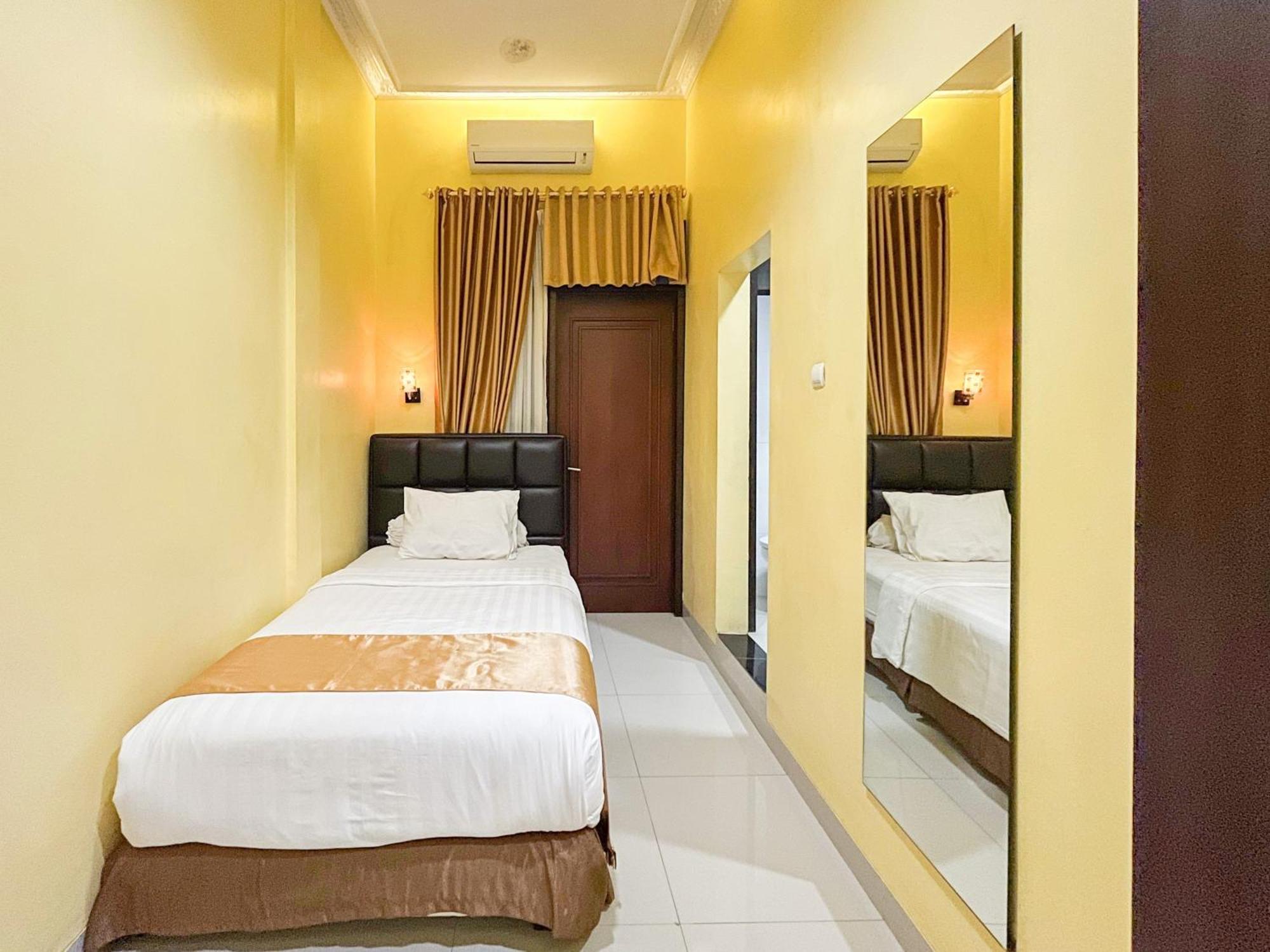 Kartika Hotel Syariah Pacitan Mitra Reddoorz Экстерьер фото