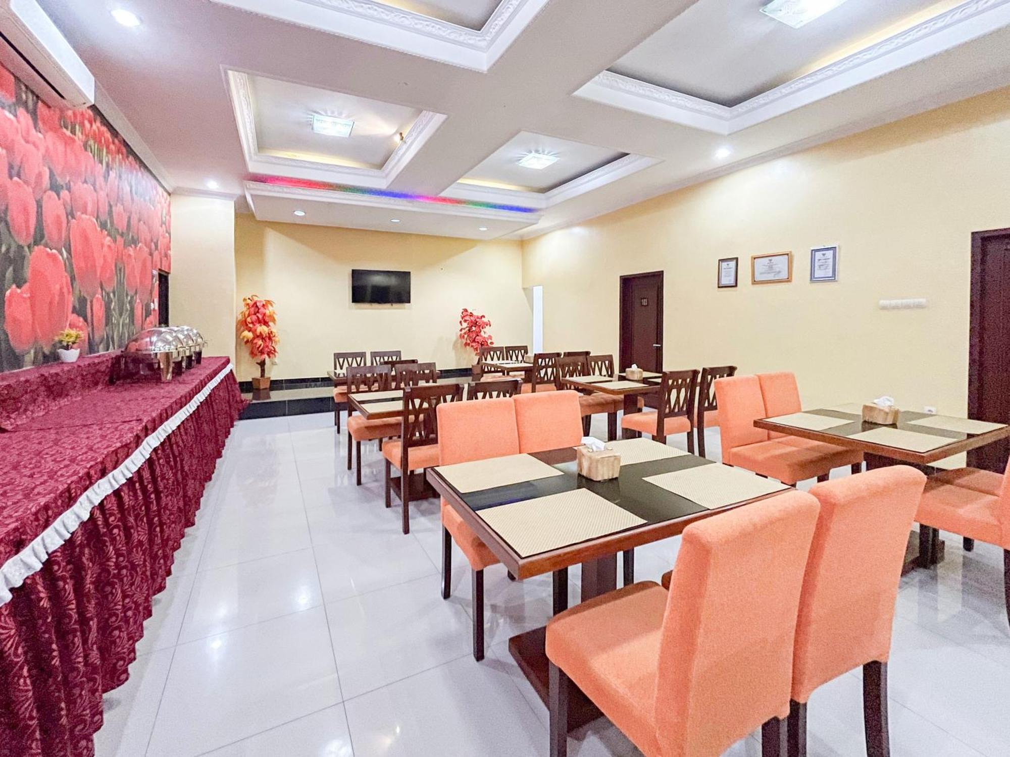Kartika Hotel Syariah Pacitan Mitra Reddoorz Экстерьер фото