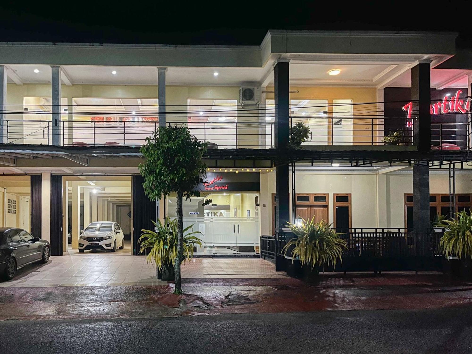 Kartika Hotel Syariah Pacitan Mitra Reddoorz Экстерьер фото