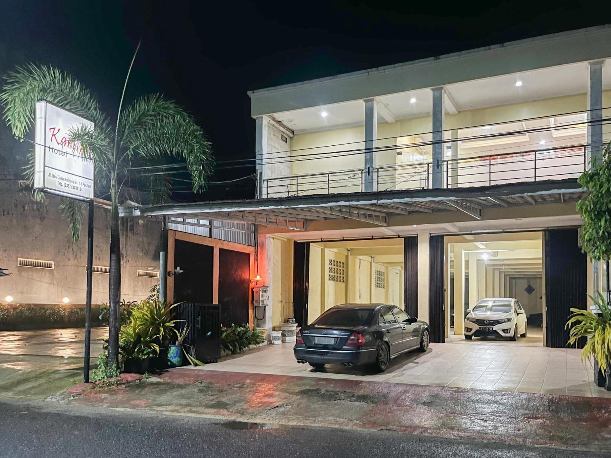 Kartika Hotel Syariah Pacitan Mitra Reddoorz Экстерьер фото