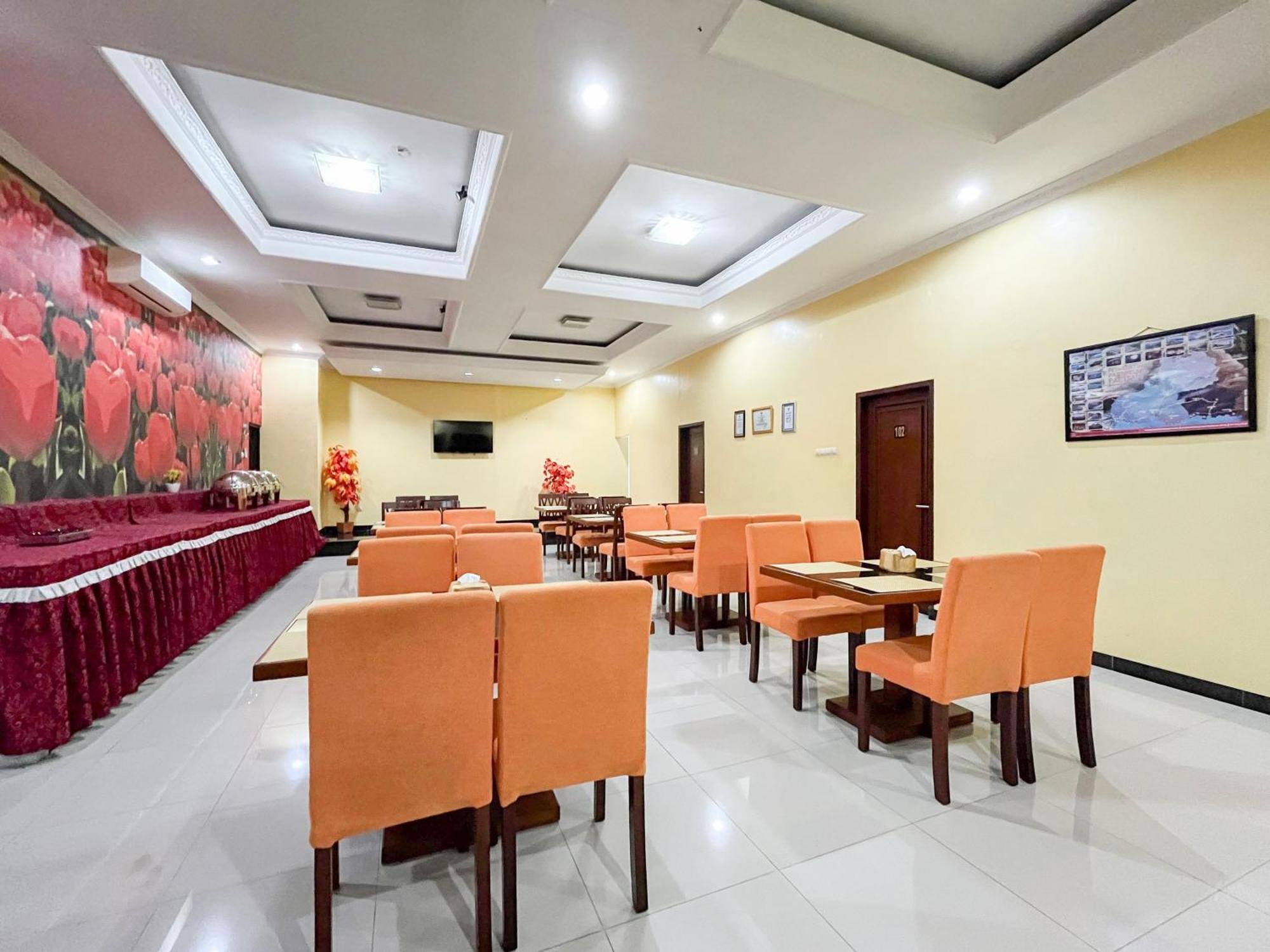Kartika Hotel Syariah Pacitan Mitra Reddoorz Экстерьер фото