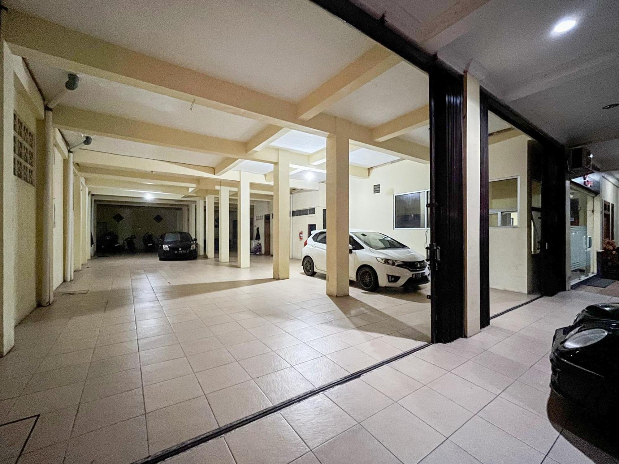 Kartika Hotel Syariah Pacitan Mitra Reddoorz Экстерьер фото
