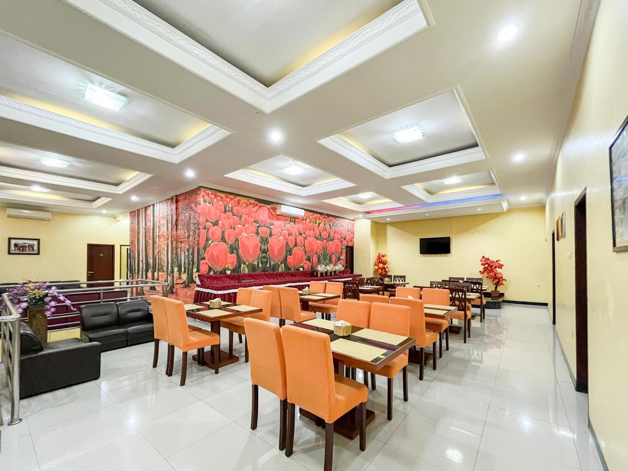 Kartika Hotel Syariah Pacitan Mitra Reddoorz Экстерьер фото