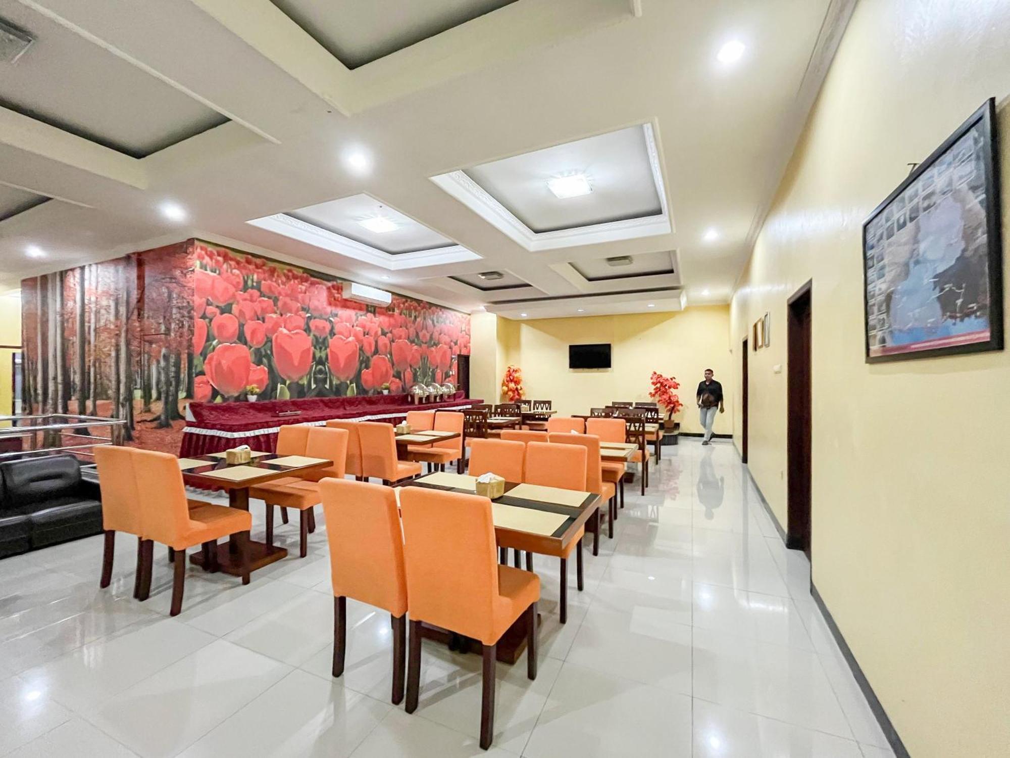Kartika Hotel Syariah Pacitan Mitra Reddoorz Экстерьер фото